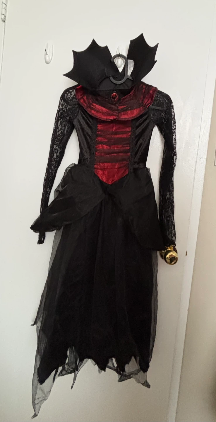 Vampire Halloween Costume - 7-8 years - photo 2
