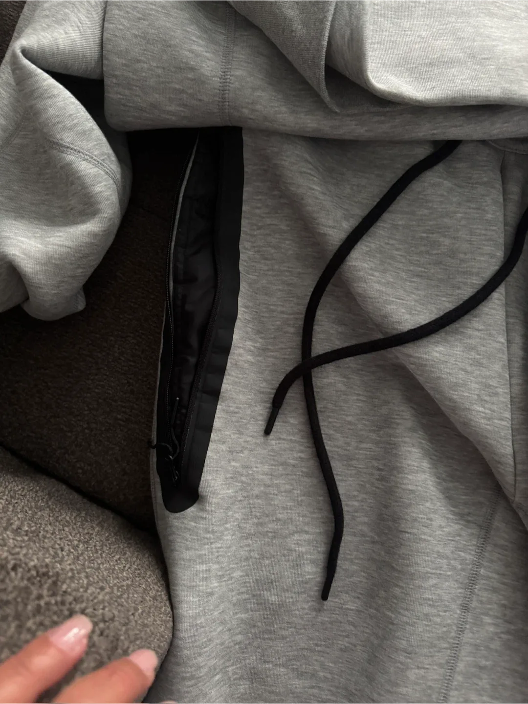 Nike Tech Grey Pullover & Pants Set - Size Large image indicator(5)