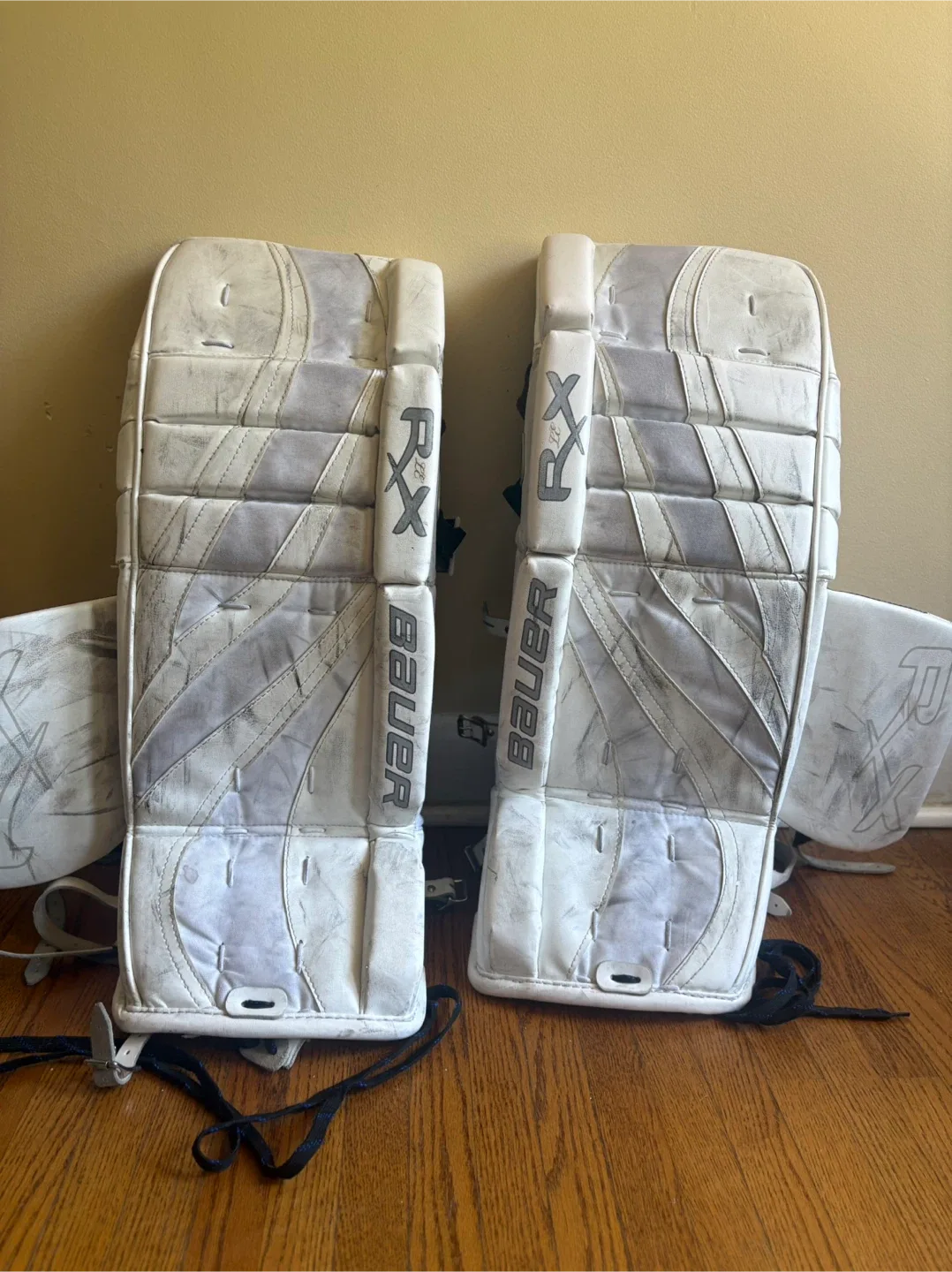 Bauer RX6 Junior Hockey Goalie Pads 28"+1 thumbnail