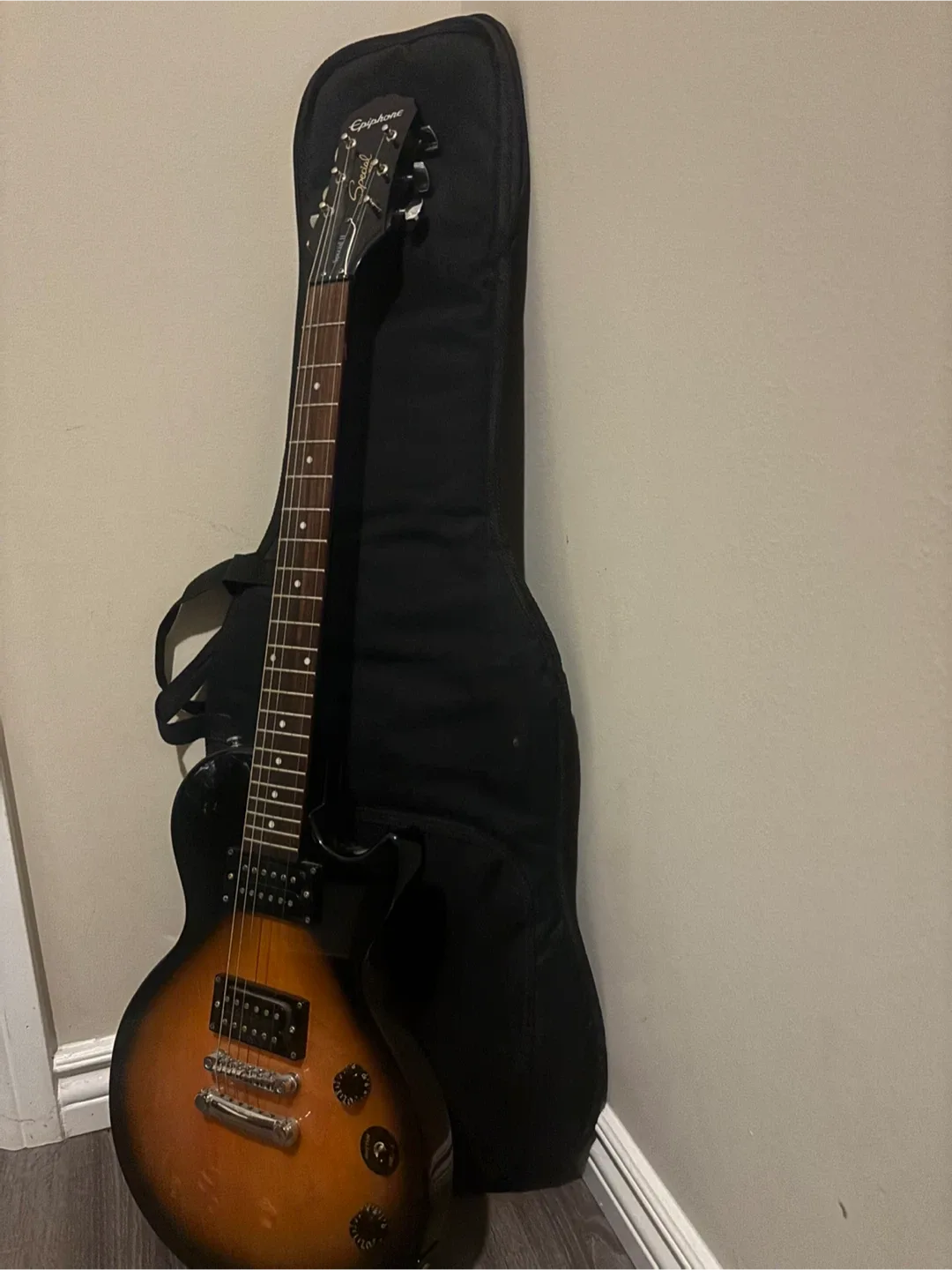 Epiphone Special II Electric Guitar including soft case image indicator(2)