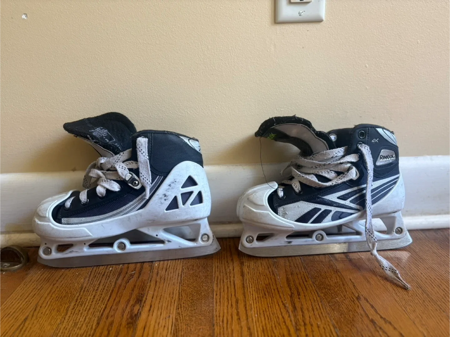 Reebok 4K Youth Hockey Skates - Size US 3 image indicator(2)