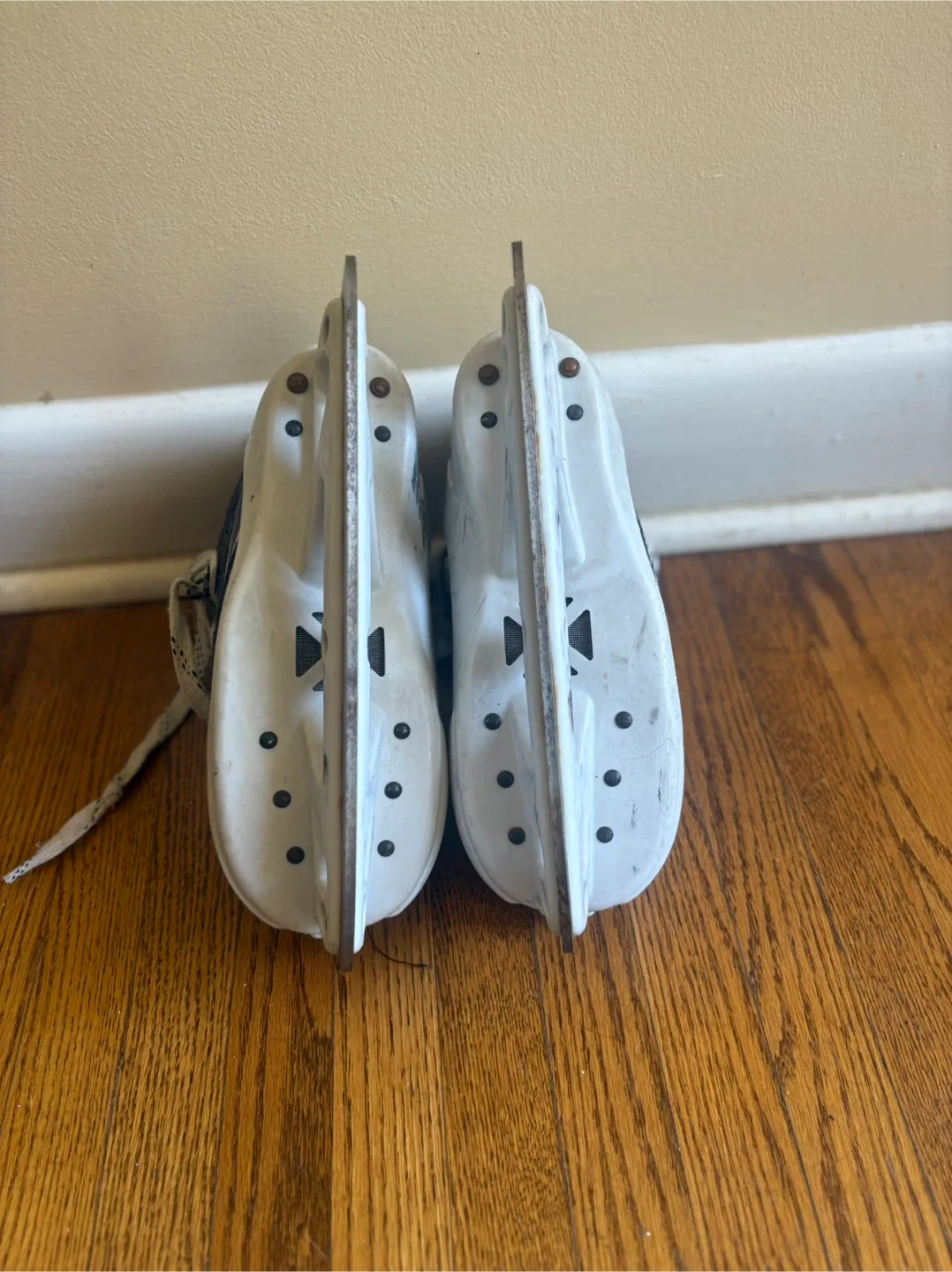 Reebok 4K Youth Hockey Skates - Size US 3 image indicator(3)