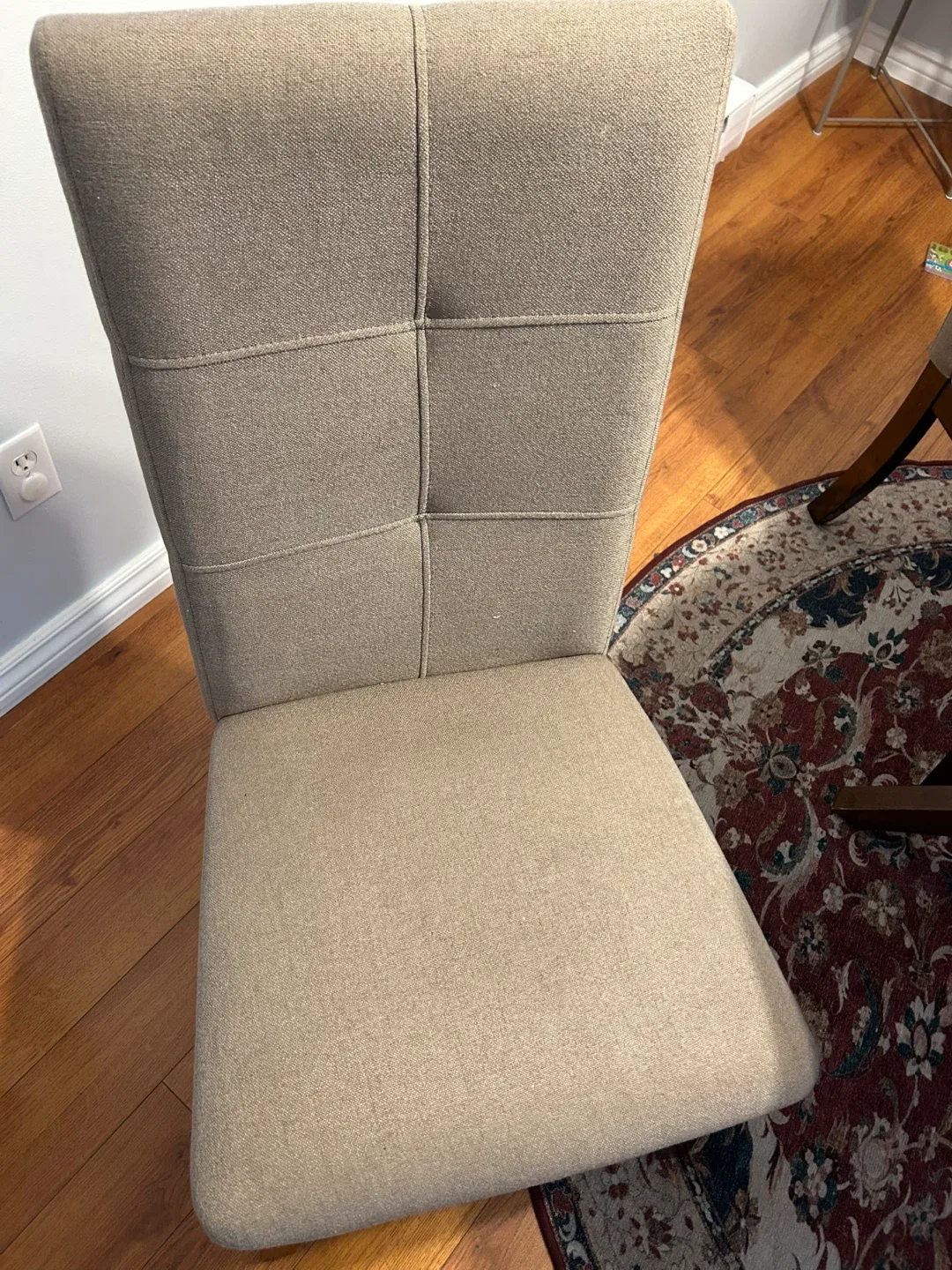 Dining Table & Set of Four Chairs image indicator(3)