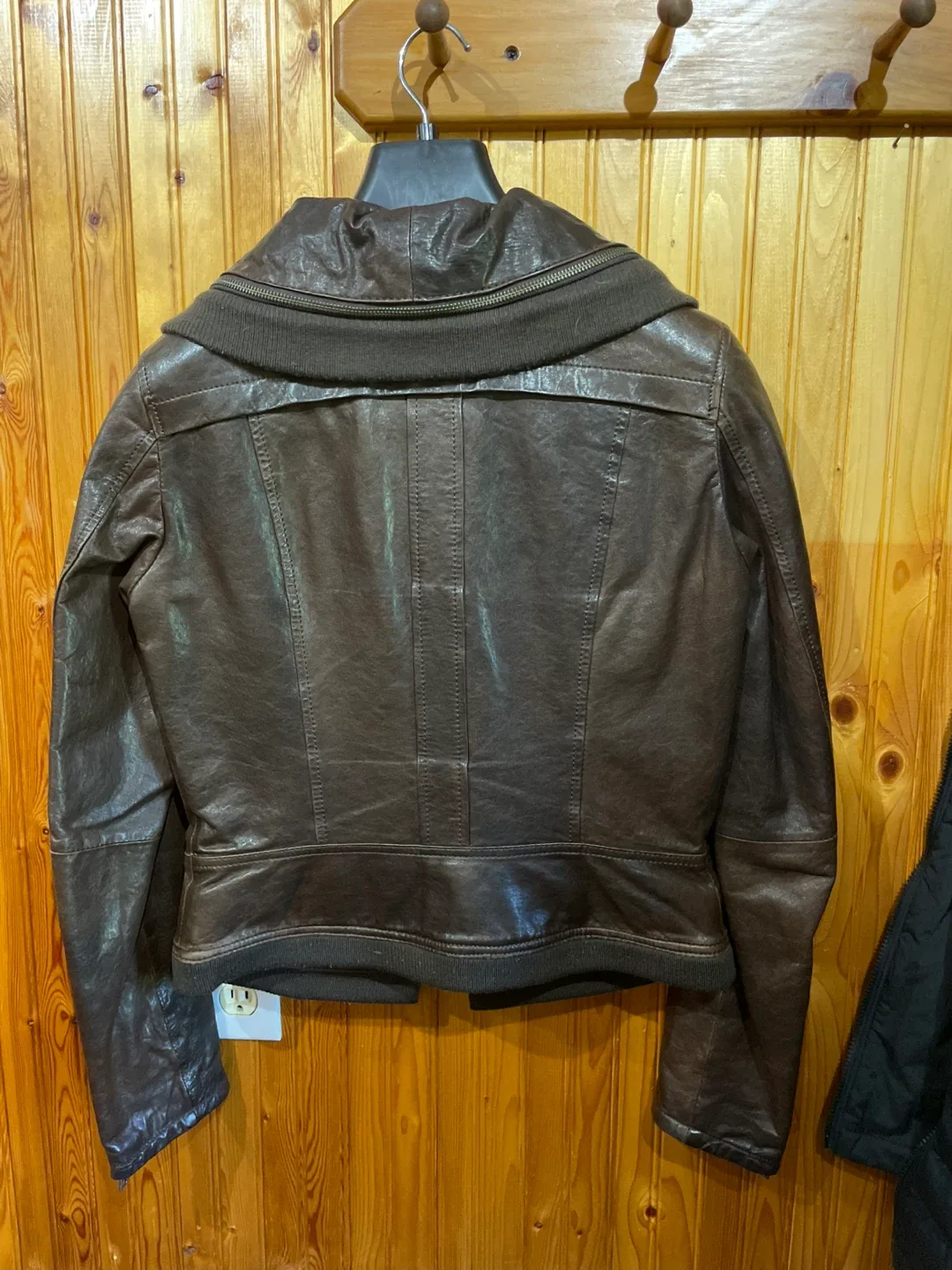 Danier Leather Jacket - Size S/P image indicator(3)