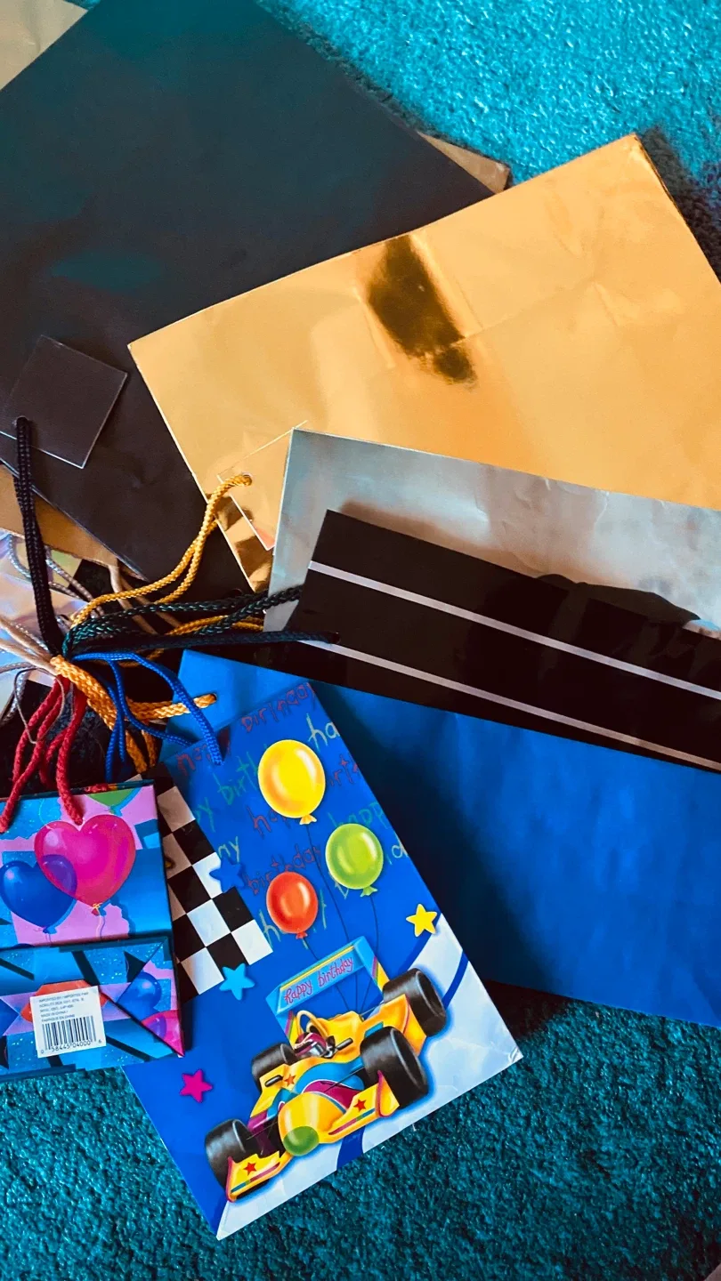 Mixed lot of gift bags image indicator(3)