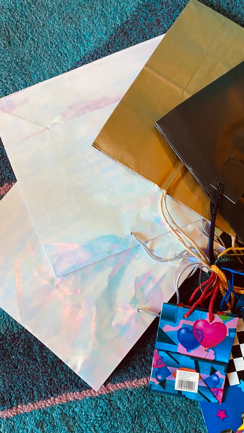 Mixed lot of gift bags image indicator(2)