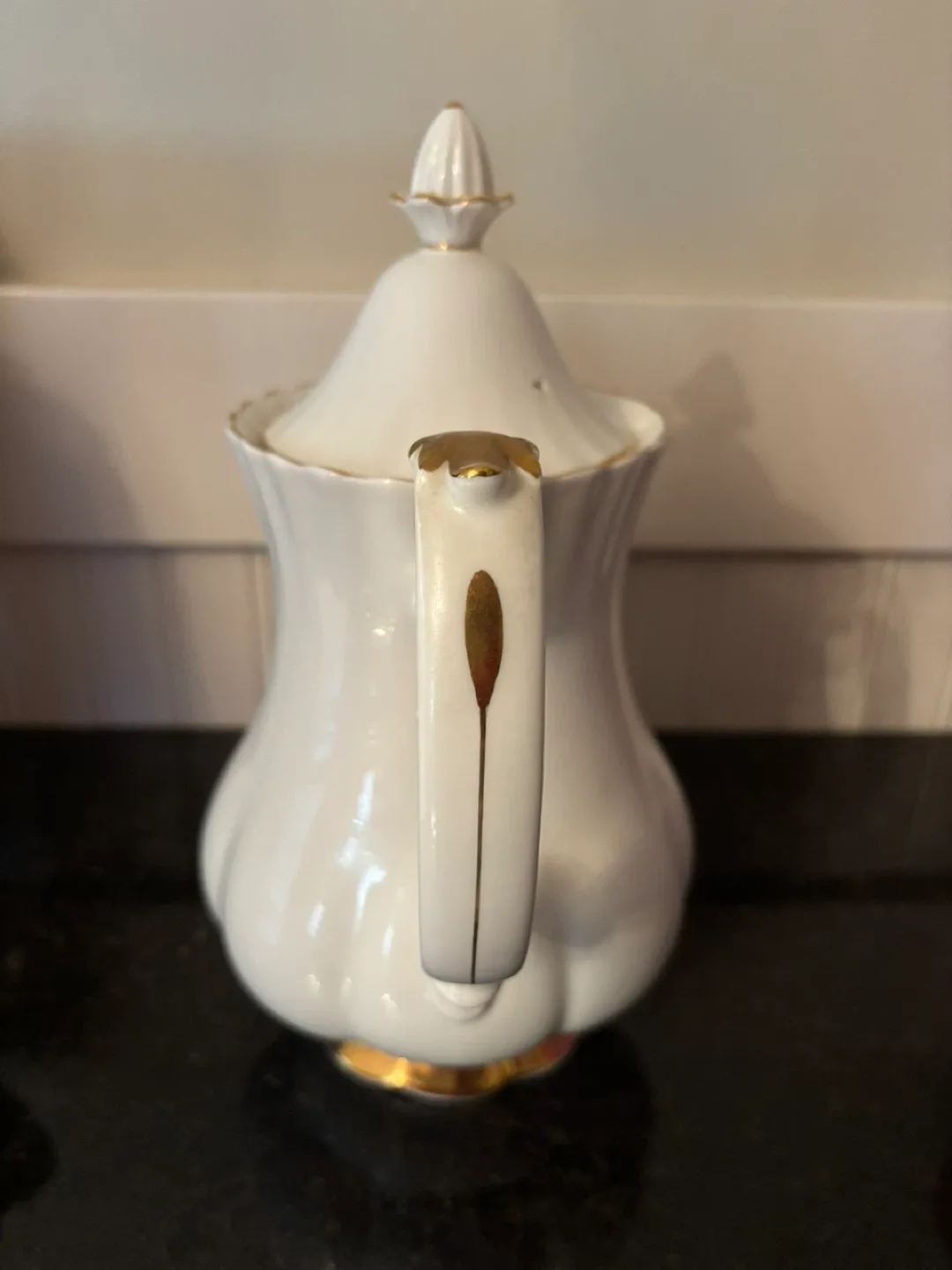 Royal Albert Val d’Or Coffee Pot image indicator(4)