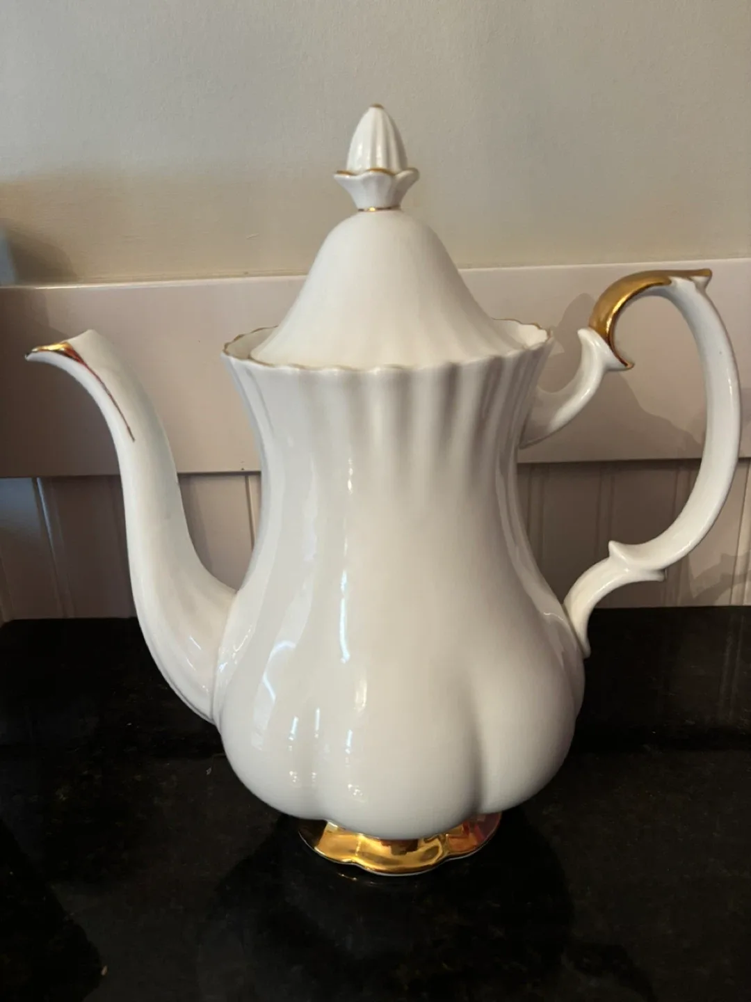 Royal Albert Val d’Or Coffee Pot image indicator(2)