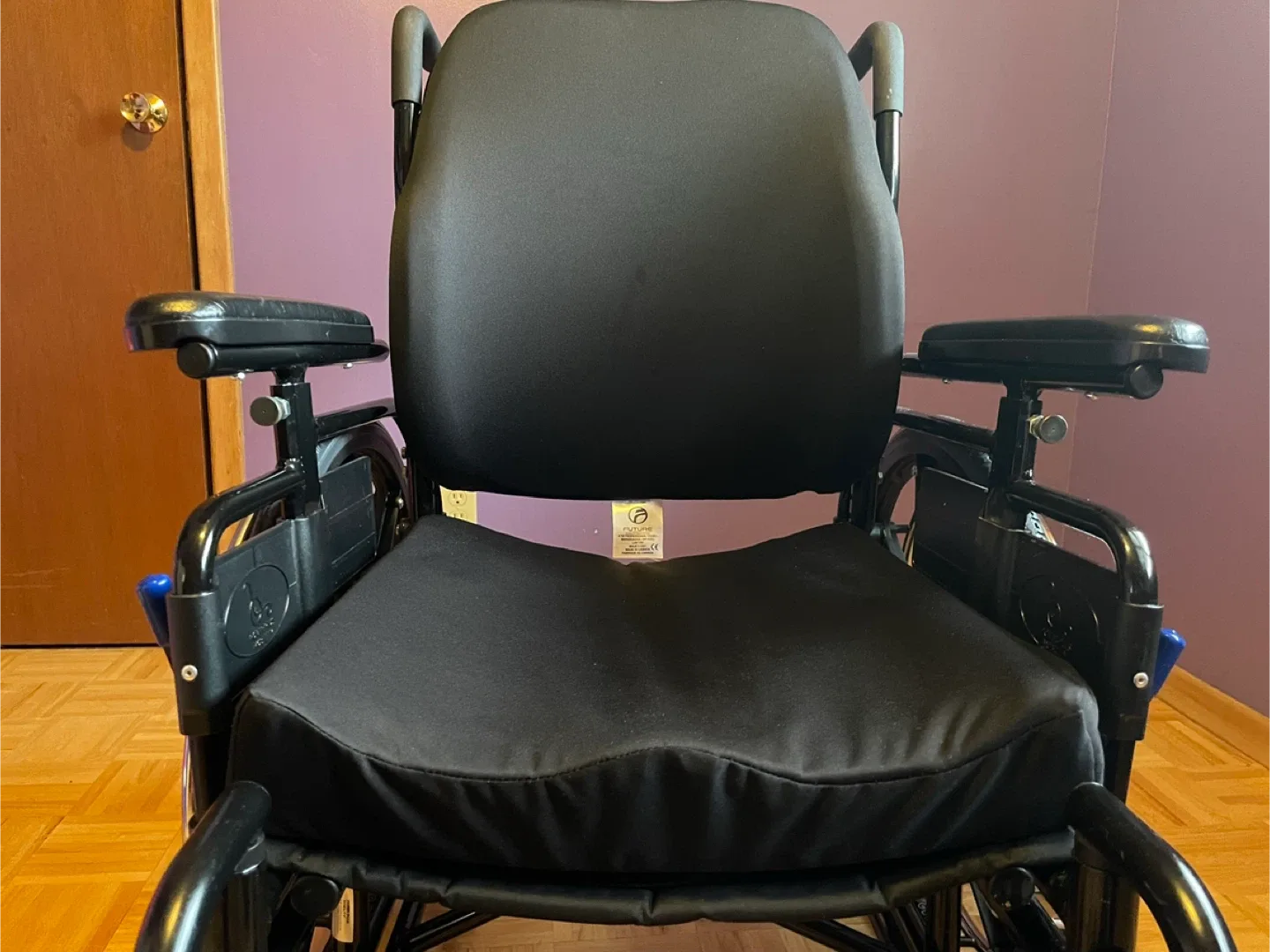 FUTURE Active Basic Black Wheelchair image indicator(5)