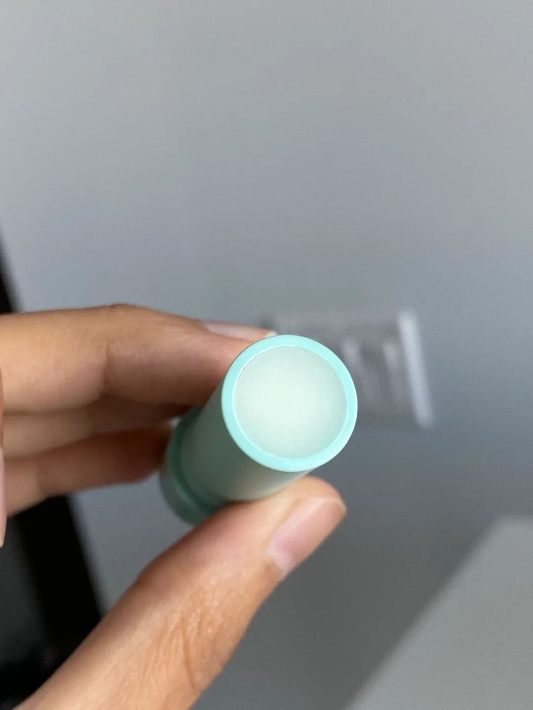 Brand NEW EOS Lip Balm - Aqua Blue image indicator(3)