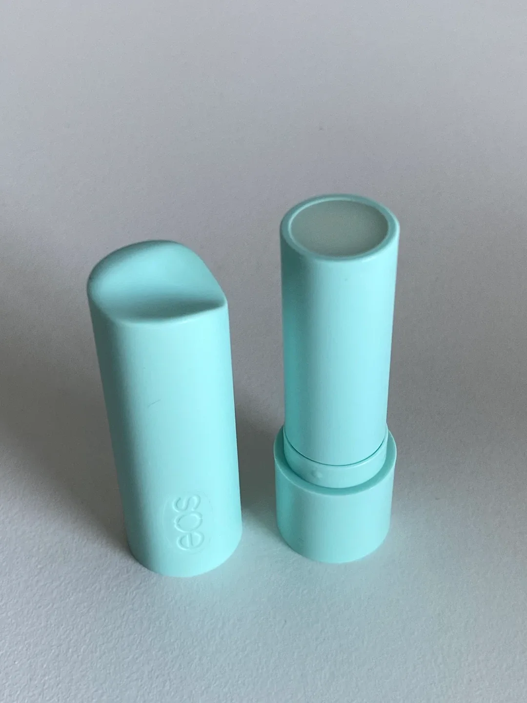 Brand NEW EOS Lip Balm - Aqua Blue image indicator(2)