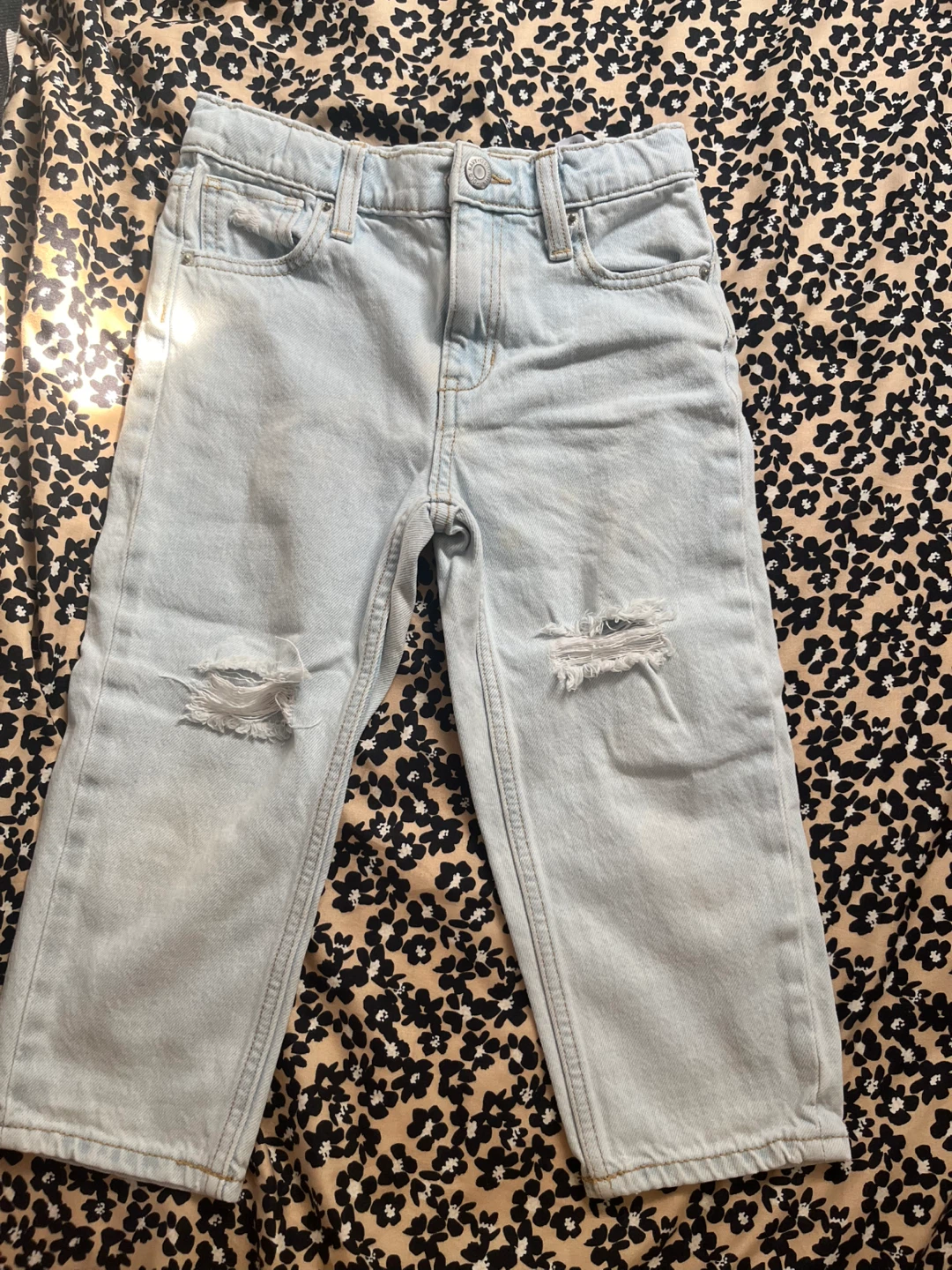 Old Navy Light Wash Jeans - Size 5t