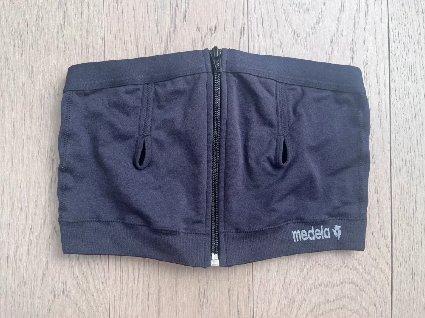 Medela Hands Free Pumping Bustier - Size M image indicator(2)