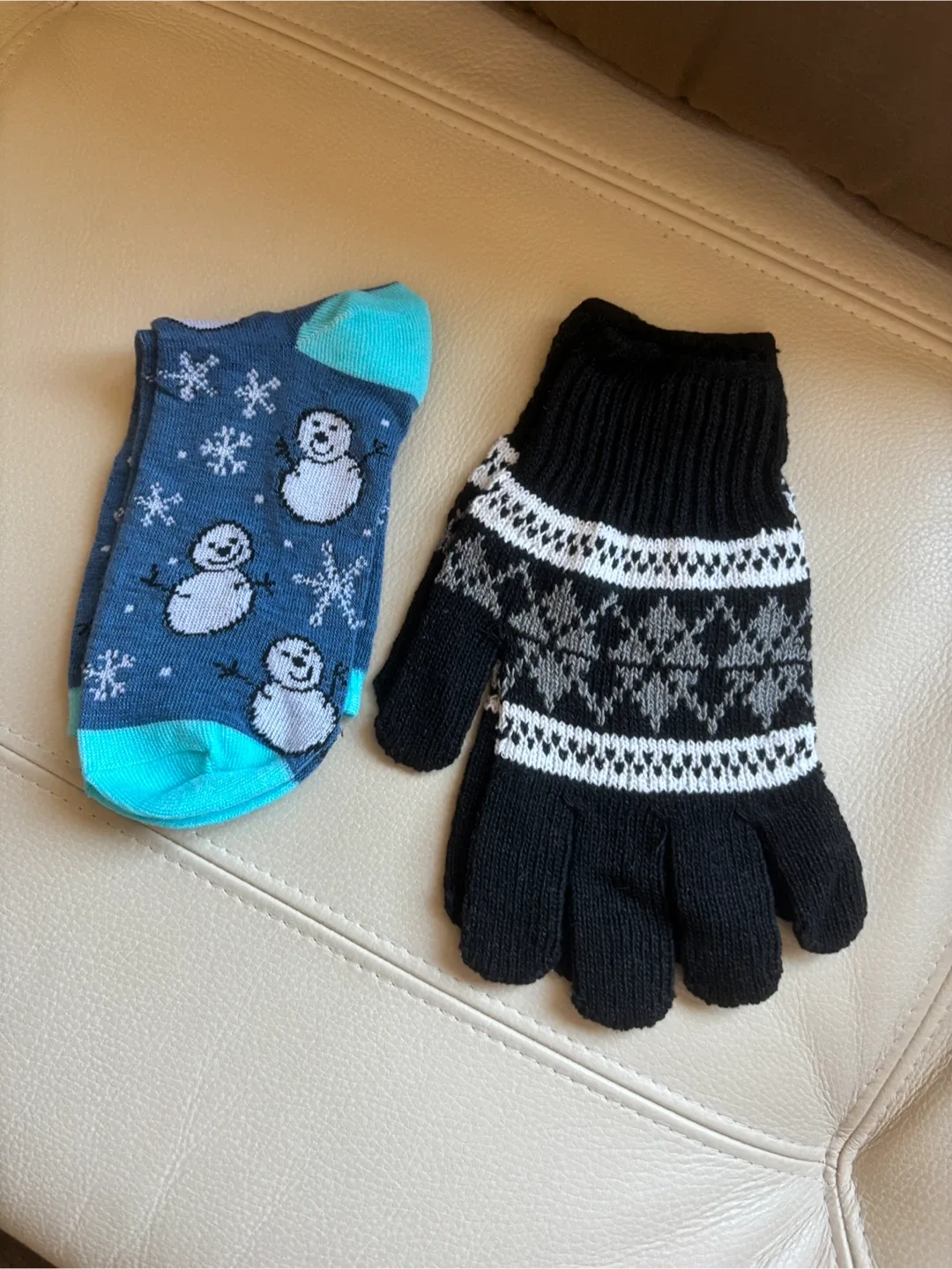 🧡Winter Gloves and Socks Set (new) image indicator(2)