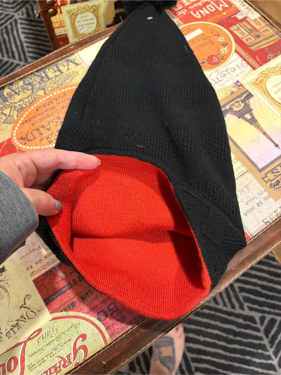 Nightmare Before Christmas Beanie - Black & Red image indicator(2)