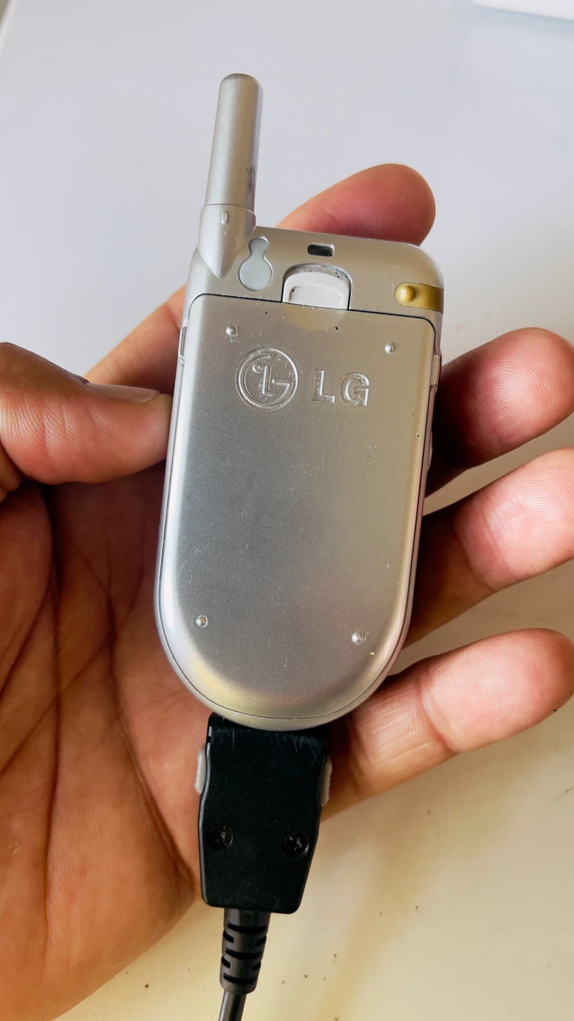 LG Flip Phone with Charger - photo 3