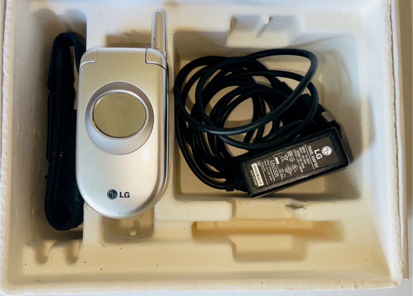 LG Flip Phone with Charger - photo 4