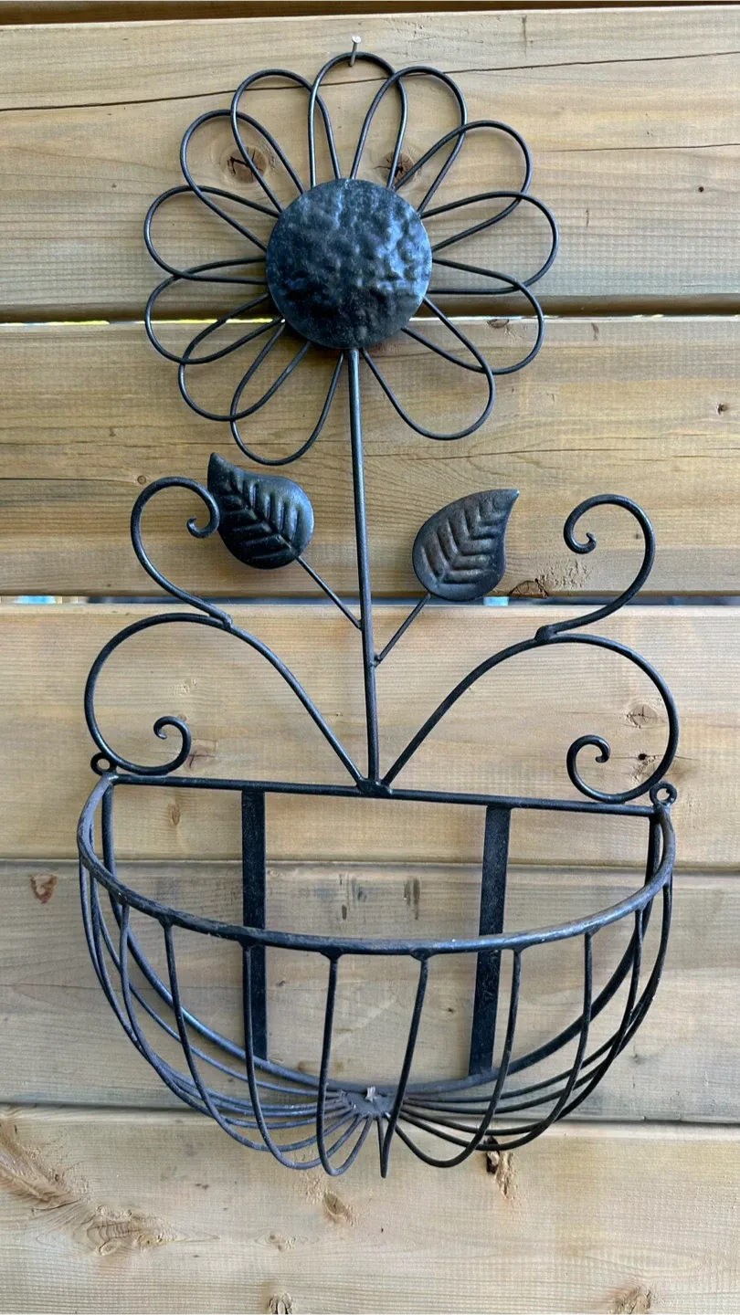 Metal Flower Basket Fence Decor for garden image indicator(2)