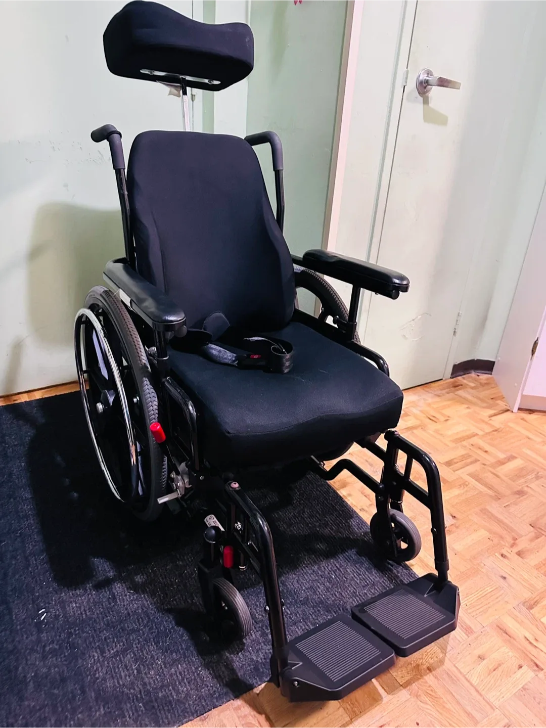 Black Wheelchair image indicator(4)