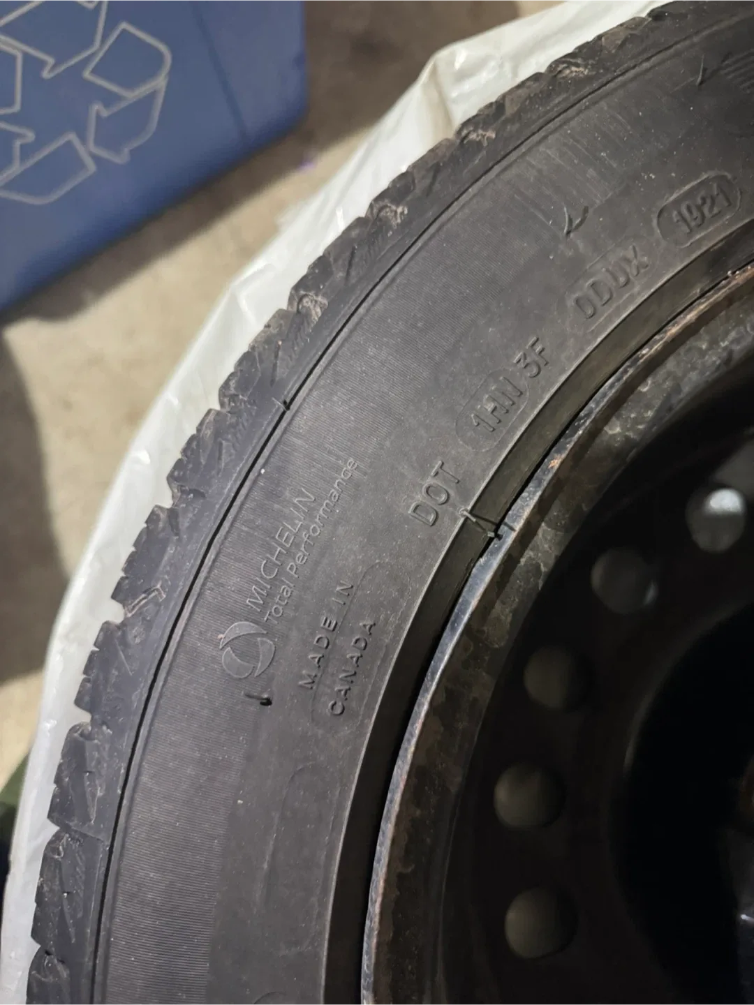 Michelin 215/55R17 Winter Tire image indicator(6)