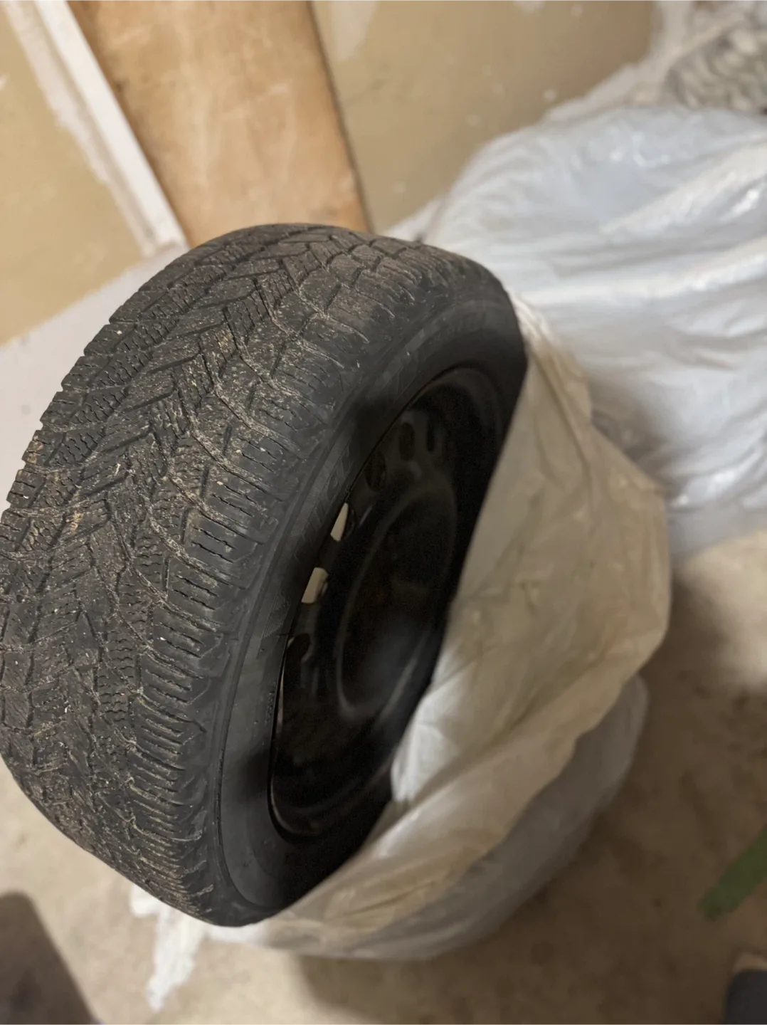 Michelin 215/55R17 Winter Tire image indicator(2)