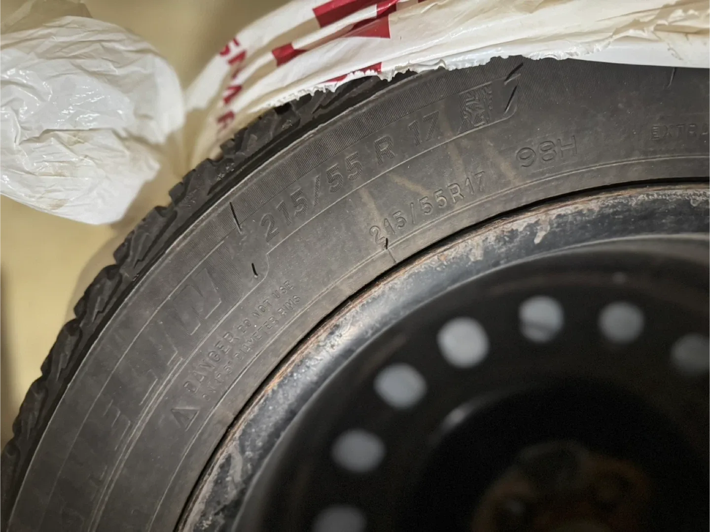 Michelin 215/55R17 Winter Tire image indicator(3)