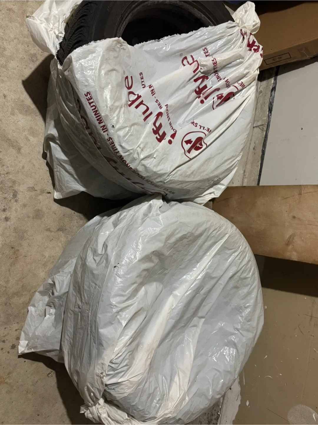 Michelin 215/55R17 Winter Tire image indicator(9)