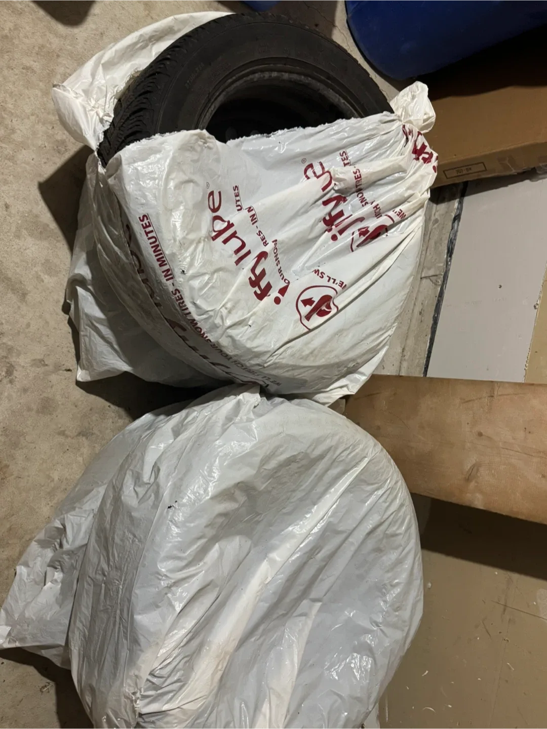 Michelin 215/55R17 Winter Tire image indicator(8)