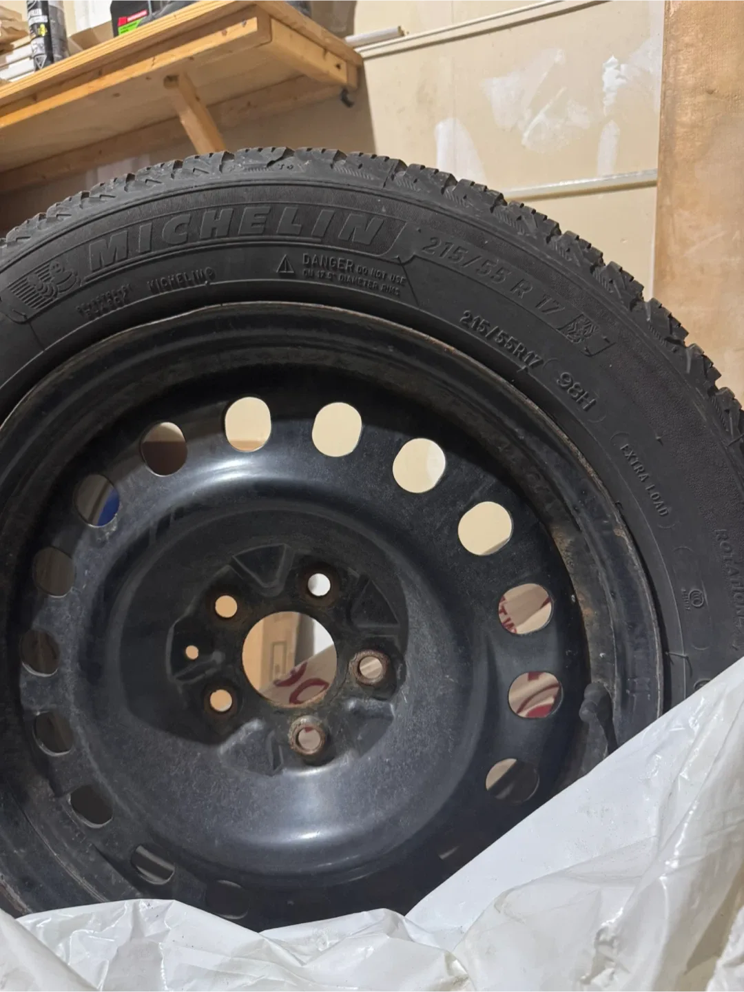 Michelin 215/55R17 Winter Tire image indicator(10)