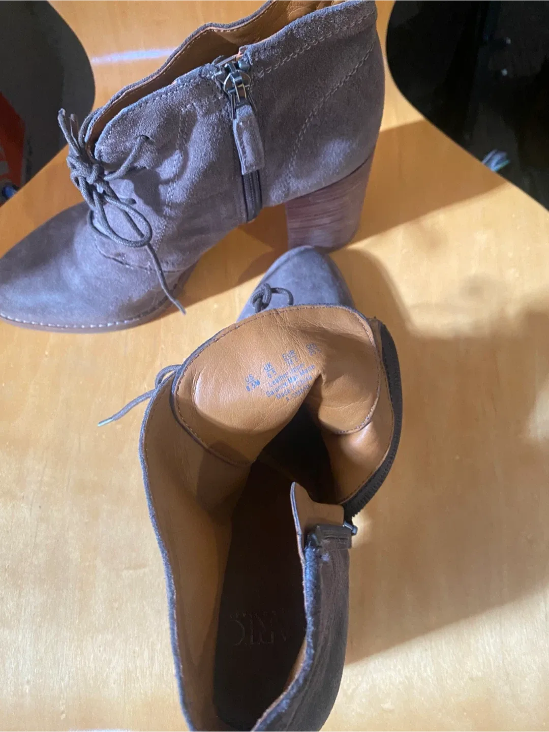 Clark’s Suede Ankle Boots Size 8.5M image indicator(3)