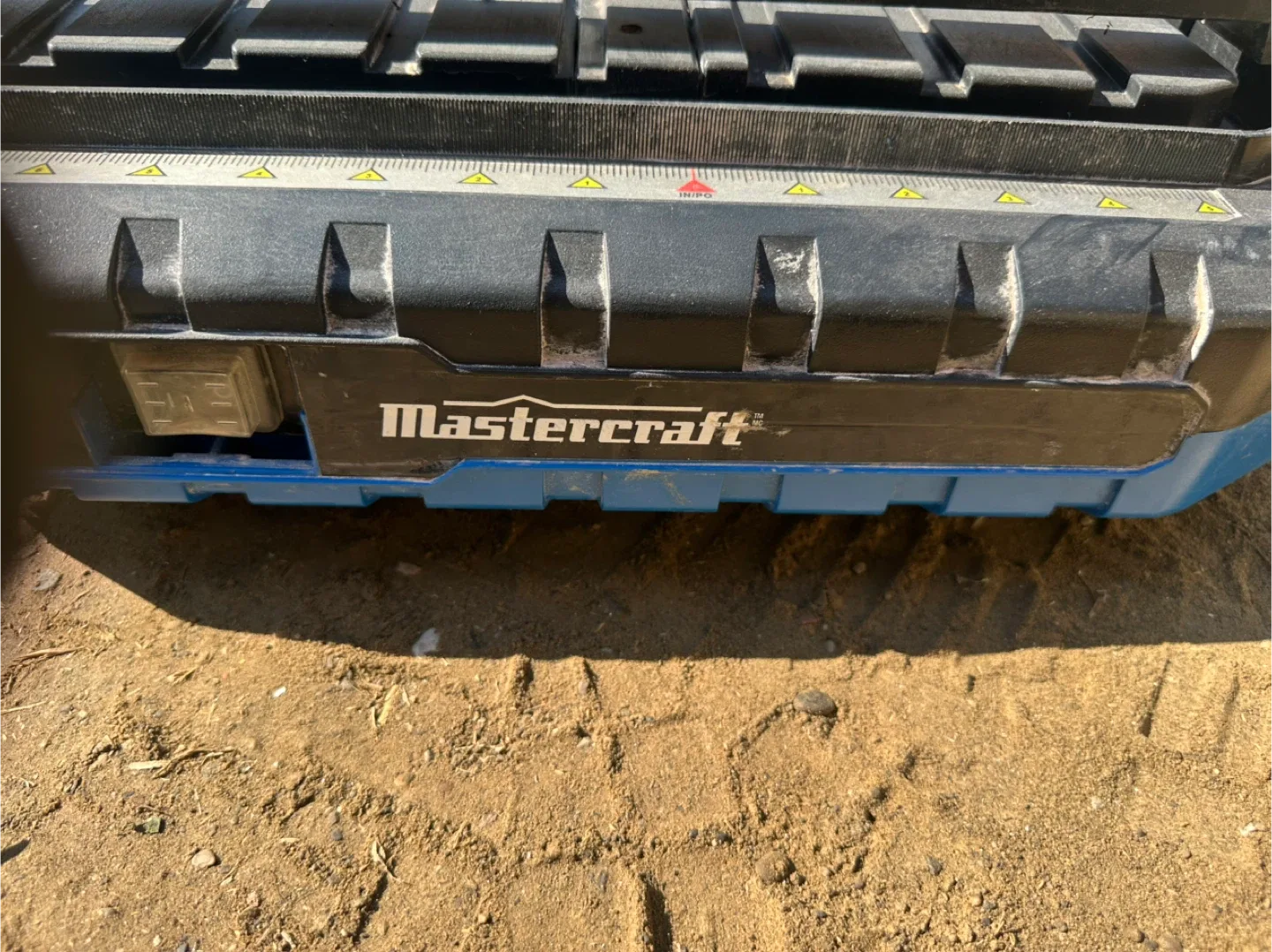 Mastercraft 4 1/2" Wet Tile Saw image indicator(2)