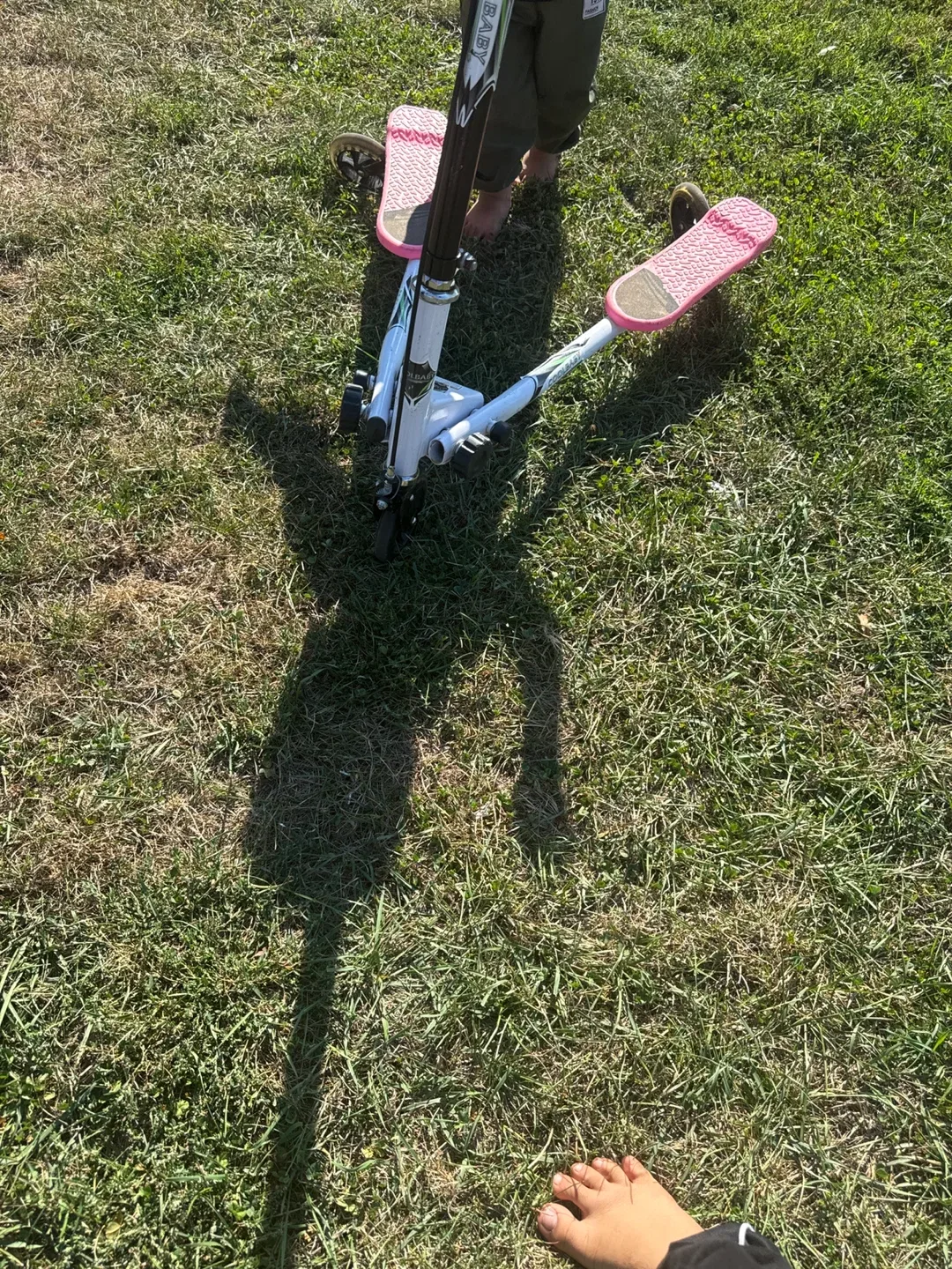 Cool Baby Frog Scooter - Pink & White image indicator(4)