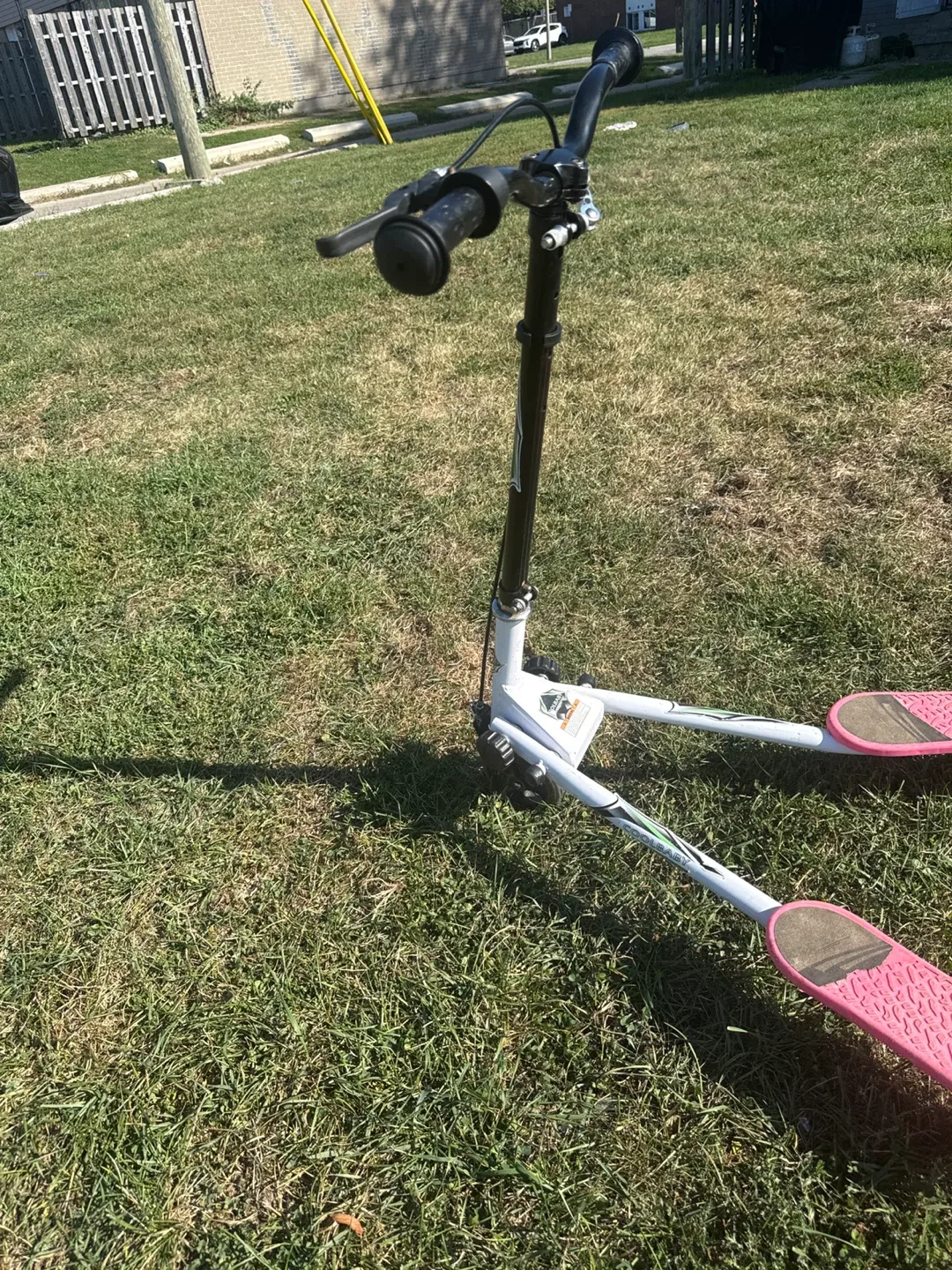 Cool Baby Frog Scooter - Pink & White image indicator(3)