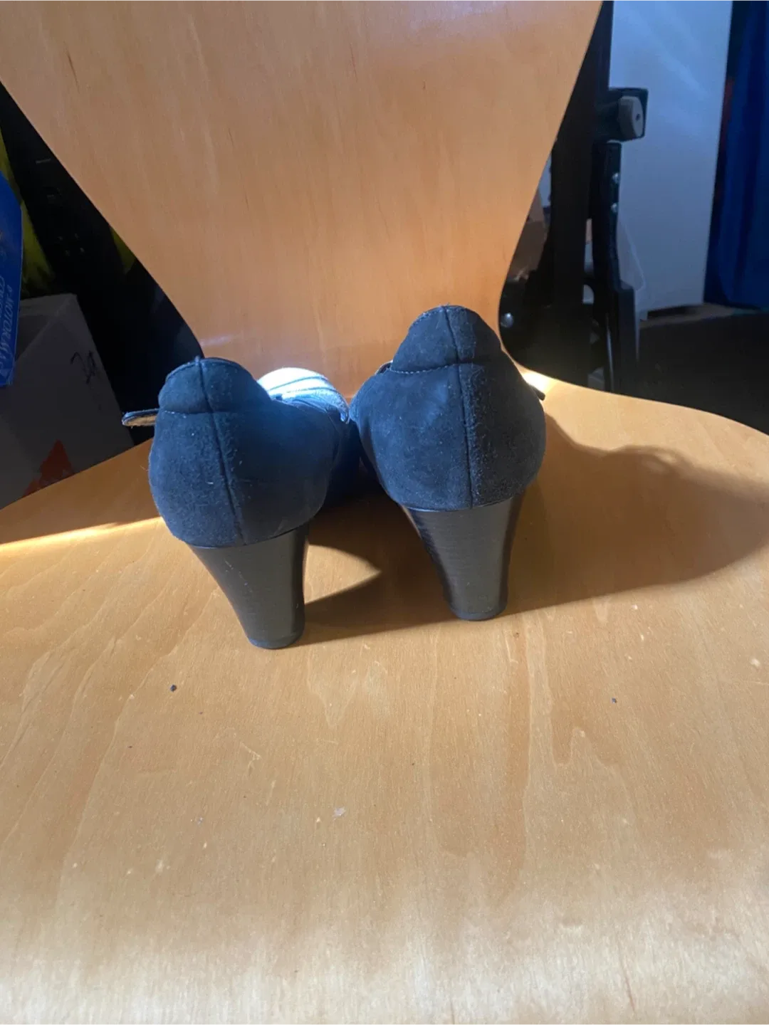 Clarks Black Suede Heels Size 8.5 image indicator(3)