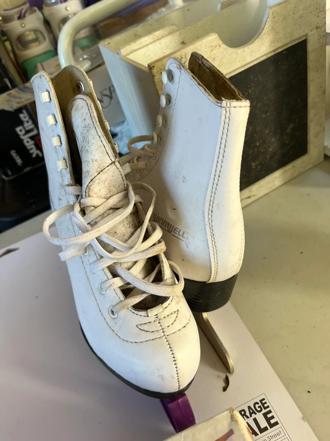 Windwell White Ice Skates thumbnail