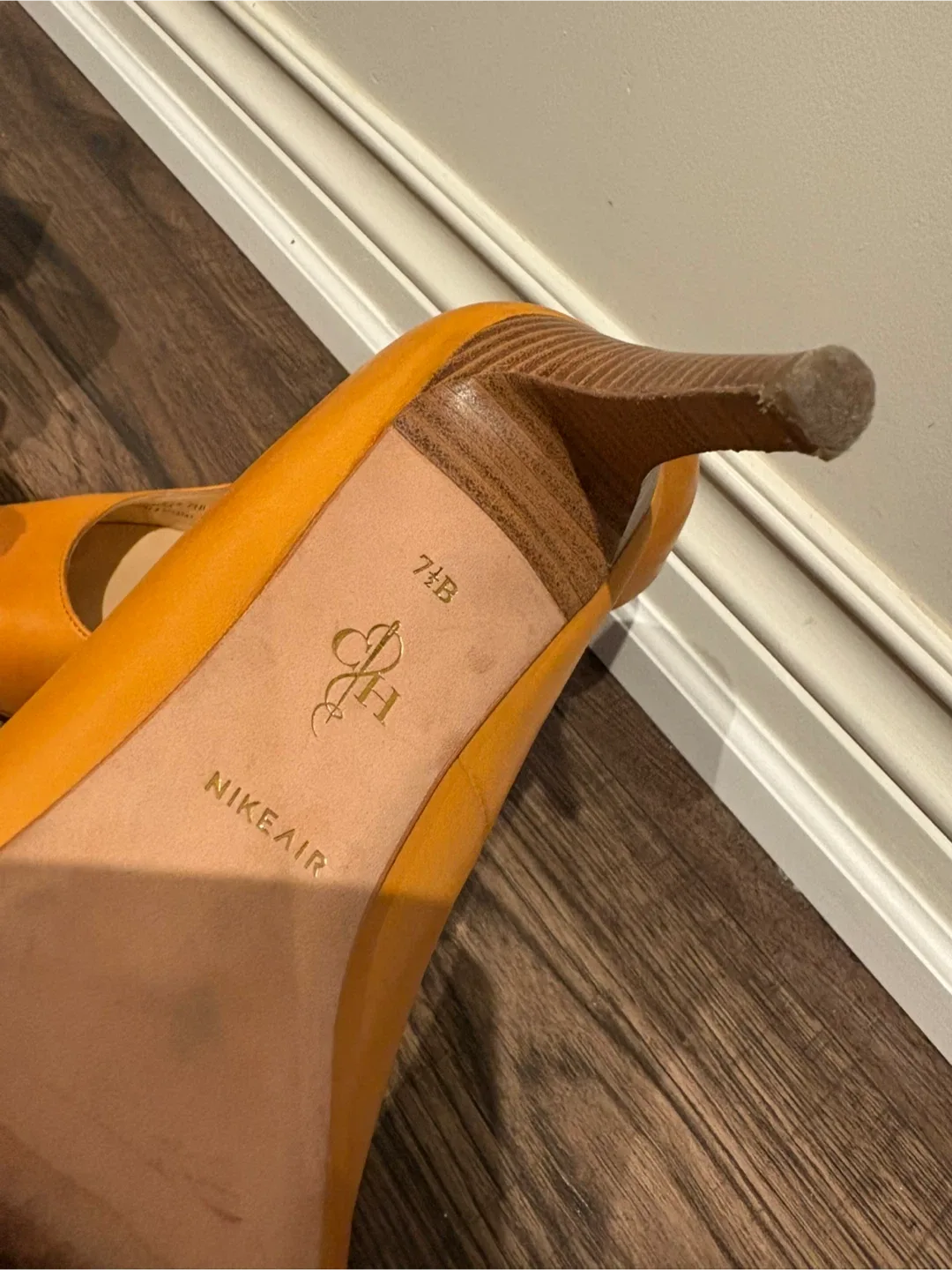 Cole Haan Chelsea Pump - Size 7.5B image indicator(3)