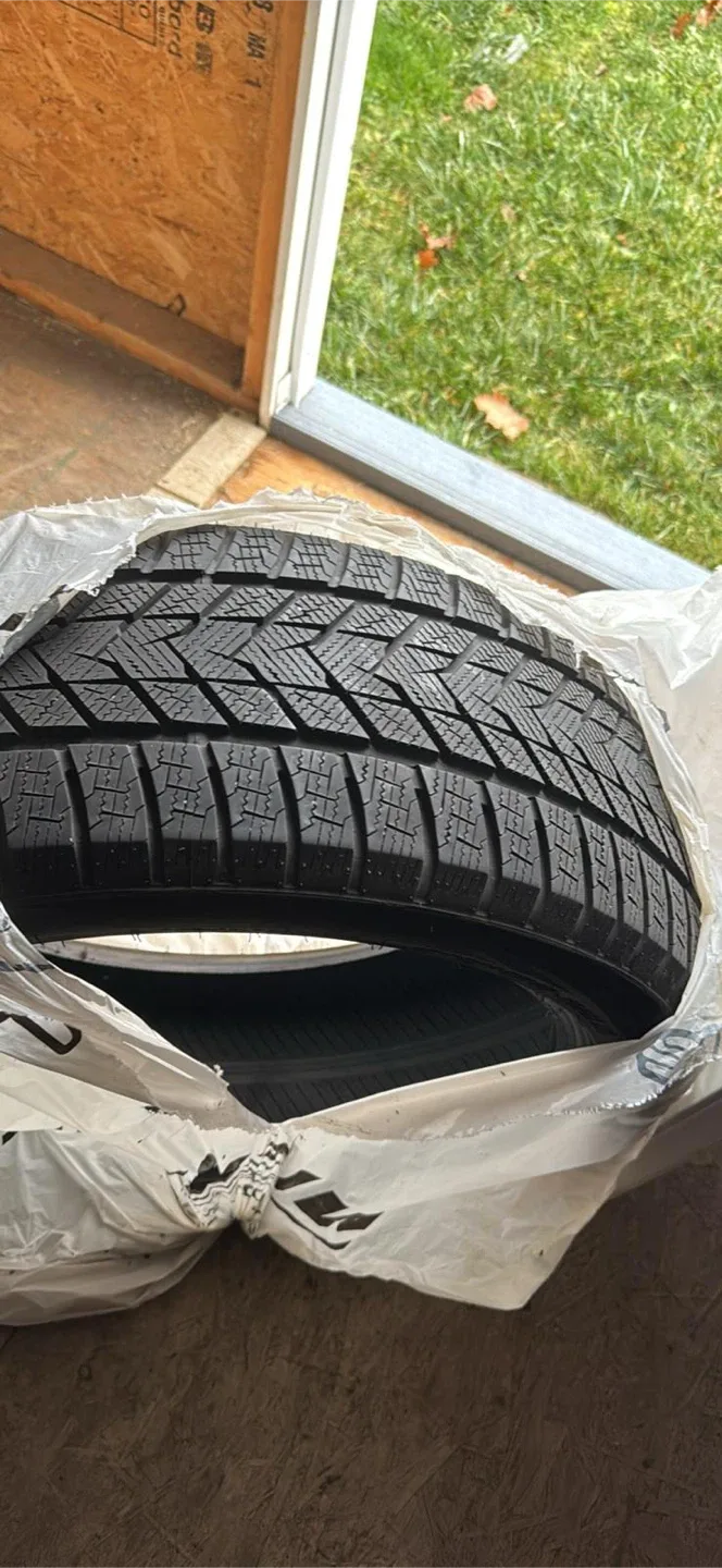 Snowgripper II 245/45R19 Winter Tires image indicator(4)