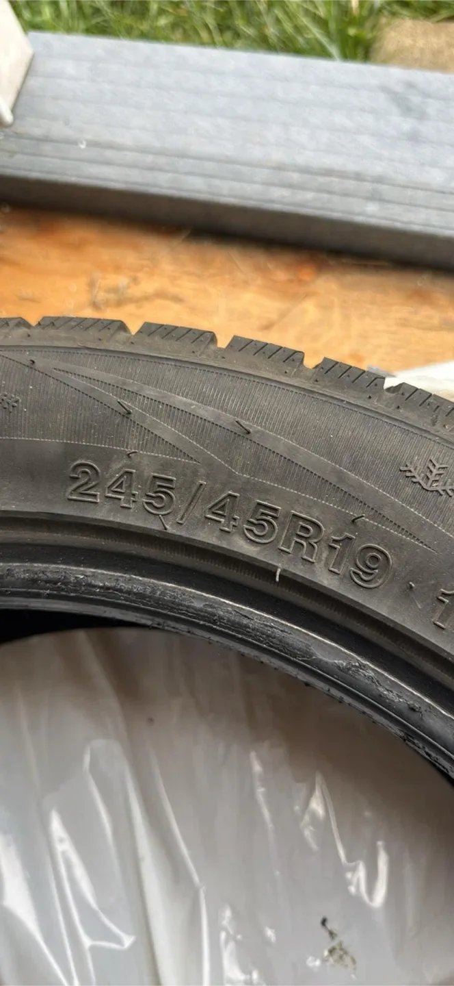 Snowgripper II 245/45R19 Winter Tires image indicator(3)