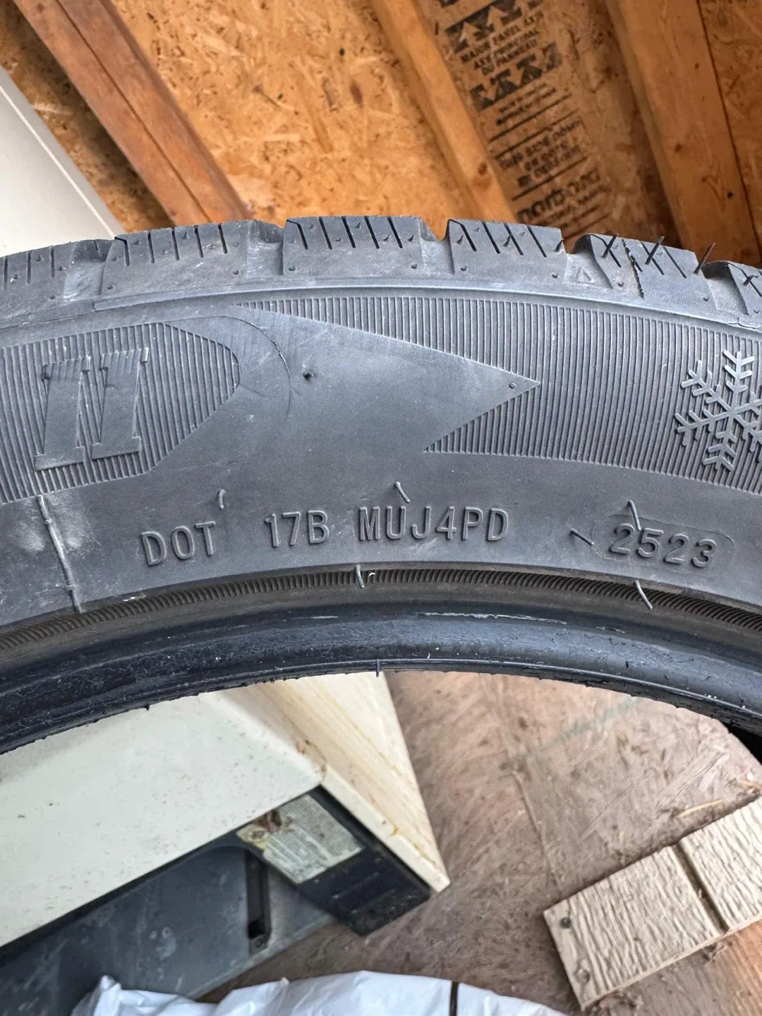 Snowgripper II 245/45R19 Winter Tires image indicator(5)