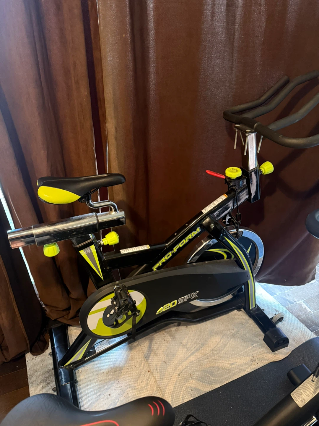 Spin bike - Pro-Form 320 indoor exercise bike - photo 2