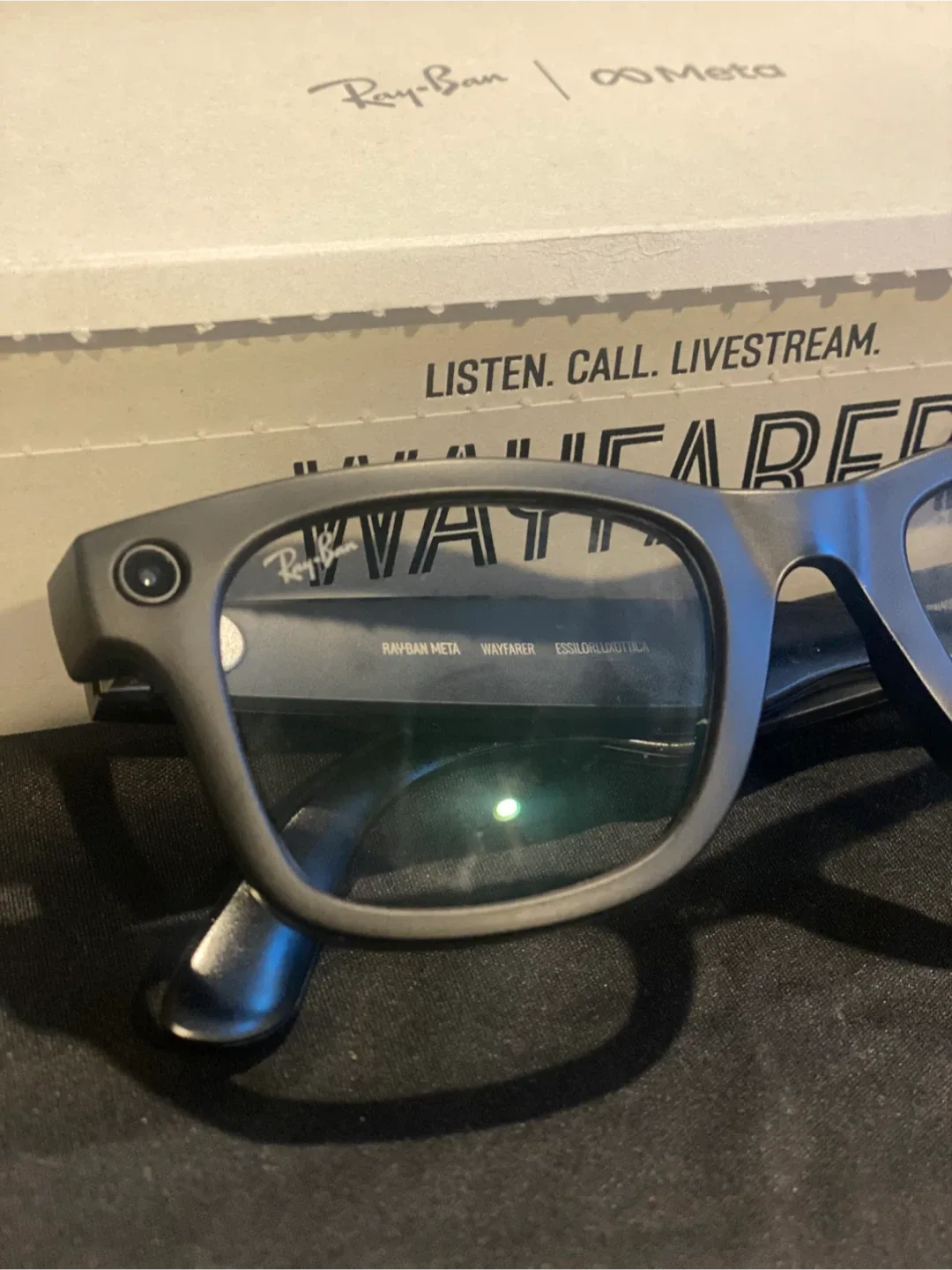 Ray-Ban Meta Wayfarer Smart Glasses image indicator(3)