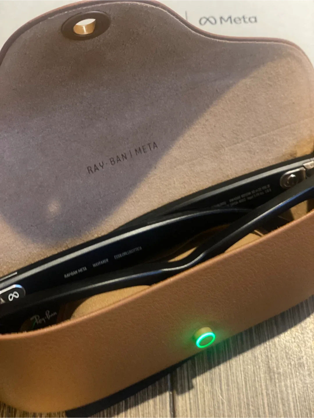 Ray-Ban Meta Wayfarer Smart Glasses image indicator(4)