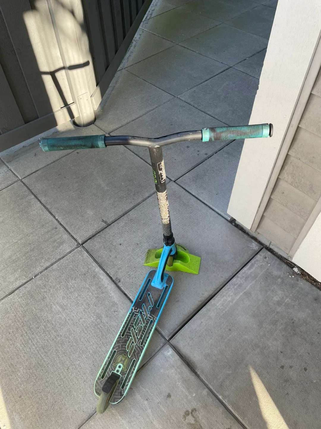 Tilt Theory 1 Stunt Scooter - Teal image indicator(2)