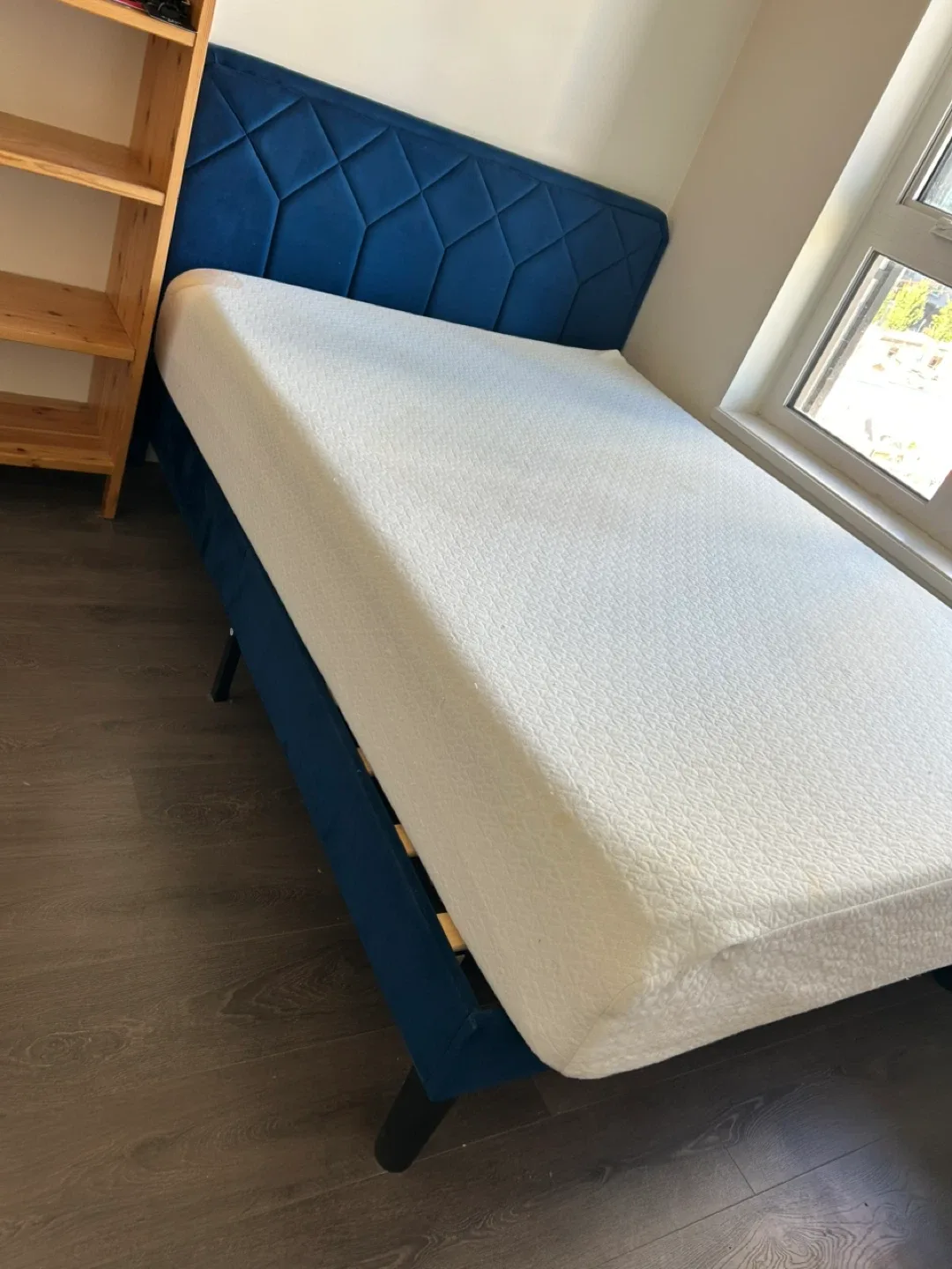 #FREE Good Full Frame with Mattress thumbnail