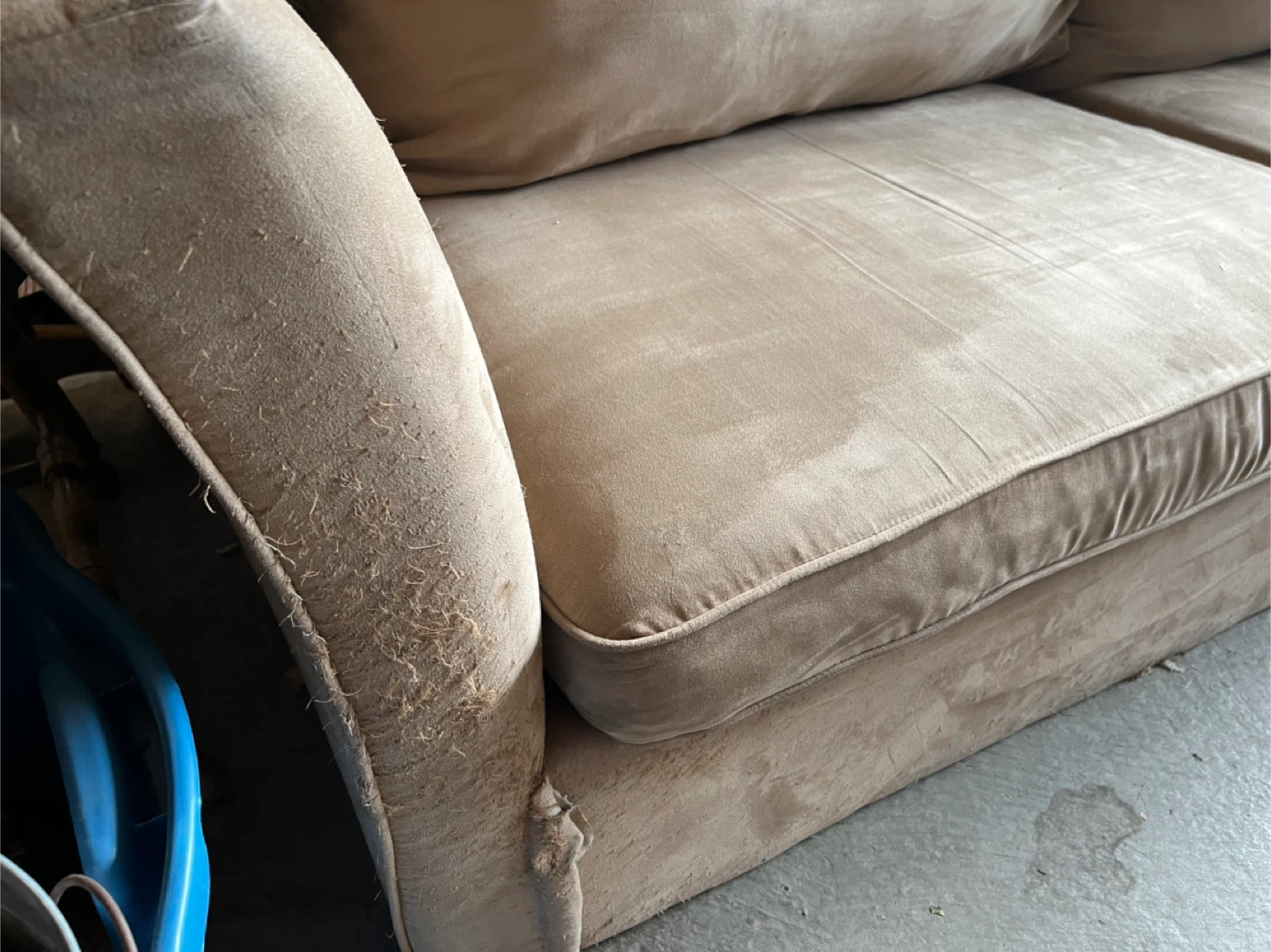 Beige microfibre sofa - photo 3