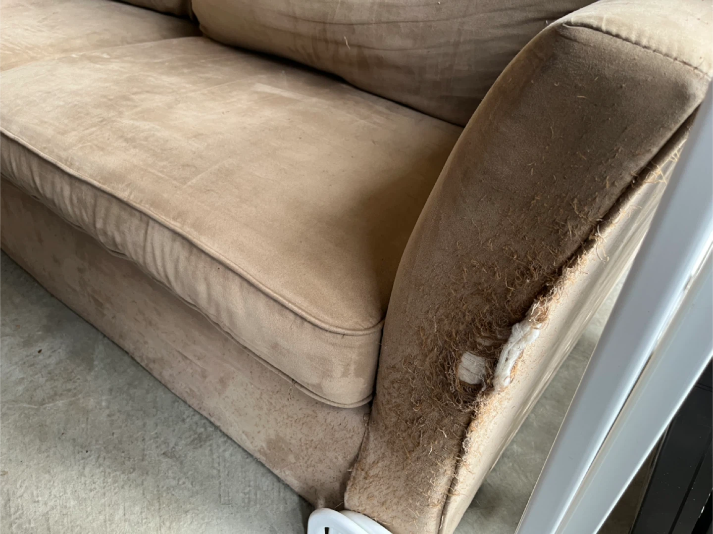 Beige microfibre sofa - photo 4