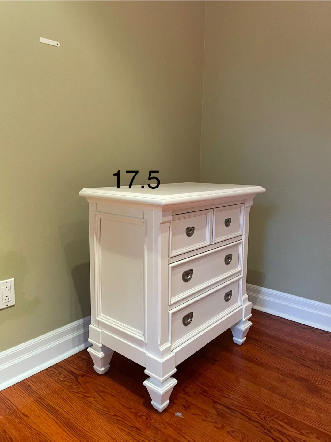White Nightstand - 30"x17.5"x32" image indicator(2)