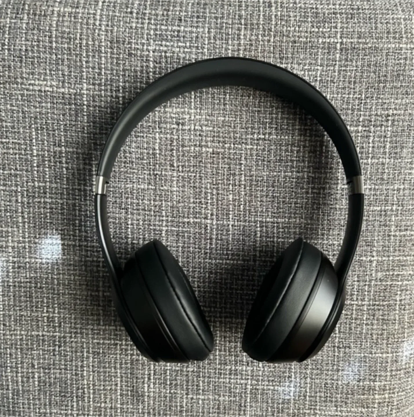 Beats Solo 4 - Black image indicator(4)