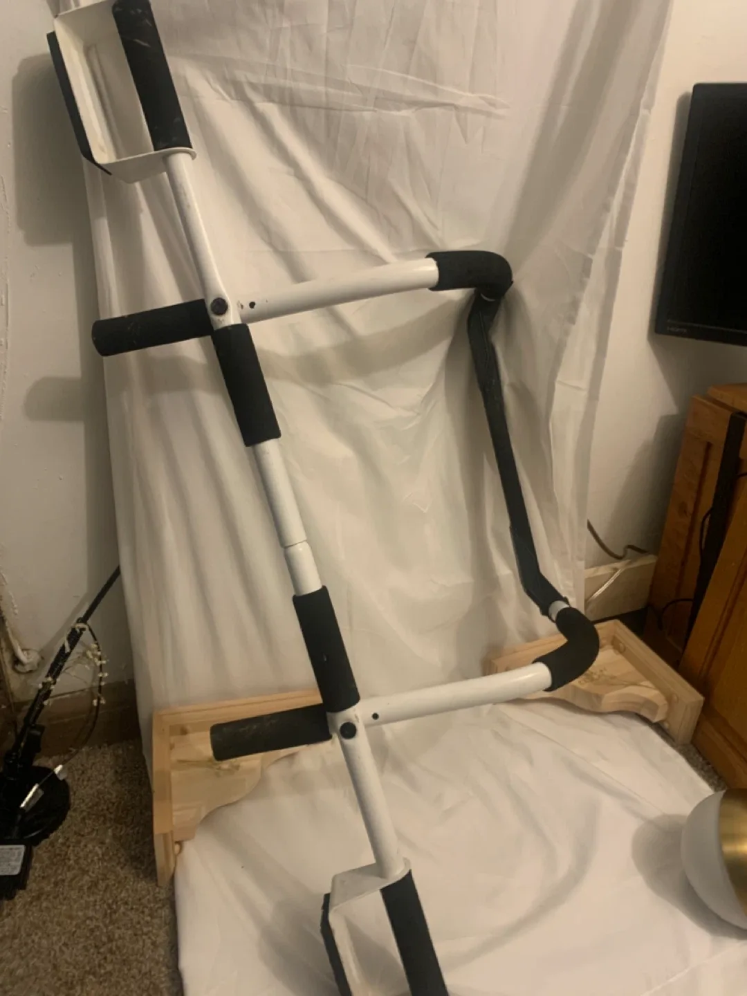 Door Frame Pull-Up Bar – Adjustable, Foam Grip Design image indicator(2)