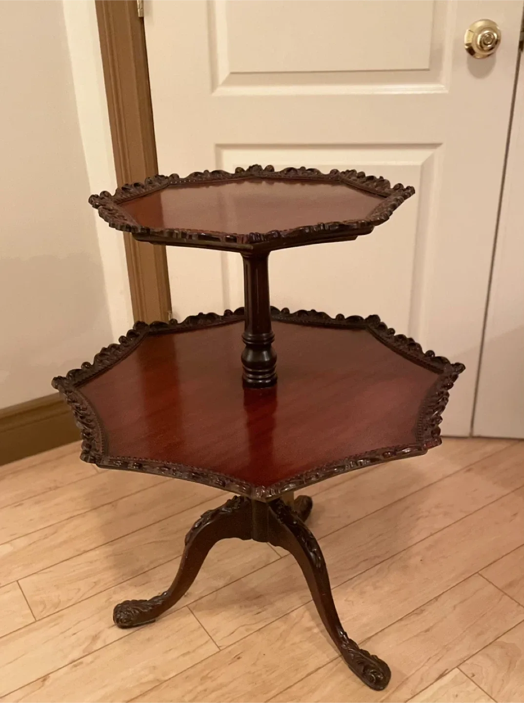 Two-Tiered Mahogany Side Table image indicator(4)